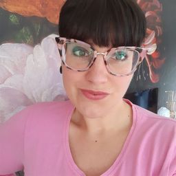 Extravagant, speziell.schöne Farbe. Super zu rosa Kleidung.0