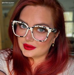 Kerri Kuhmuster Quadratisch Brille7